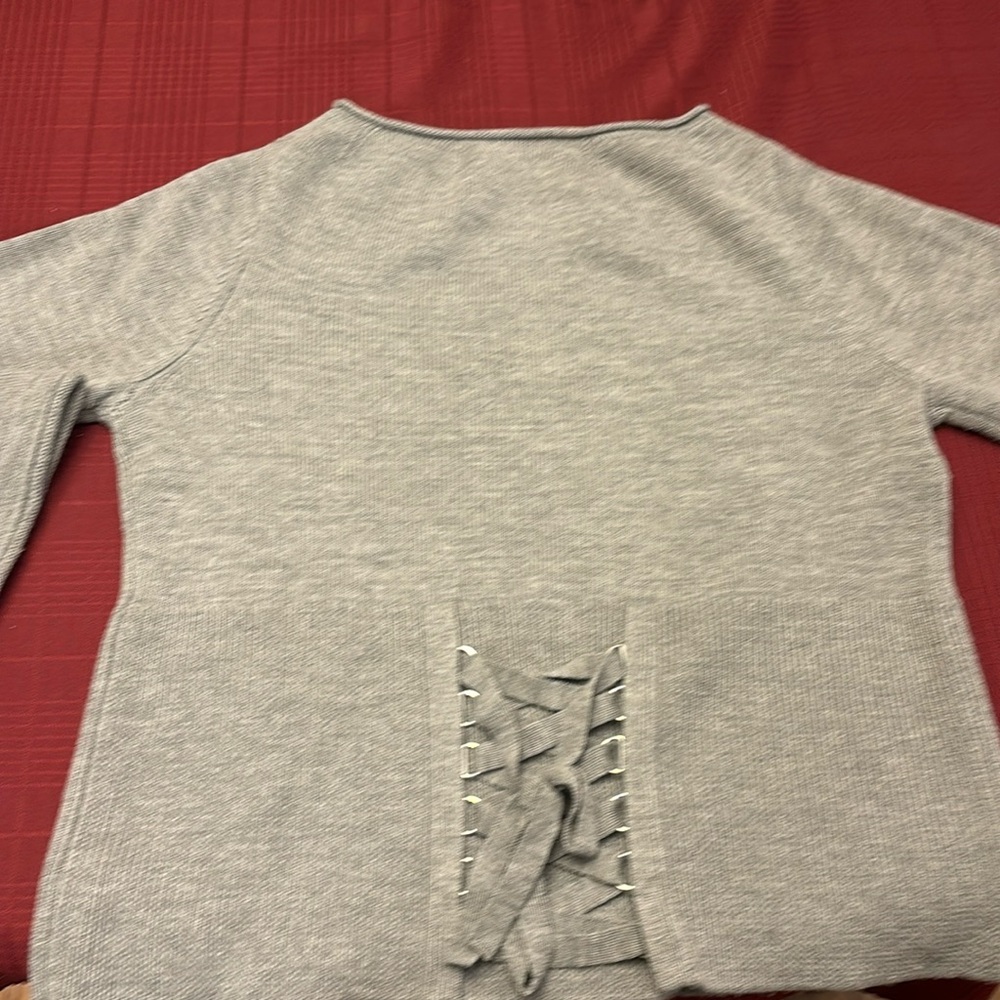 SALE!  Elie Tahari 100% merino wool sweater sz L